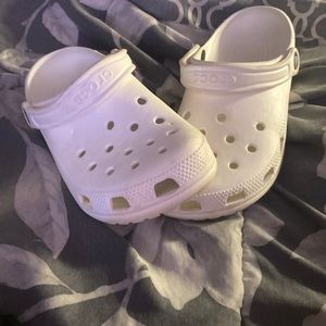Women’s Size 9/Men’s Size 7 White Crocs